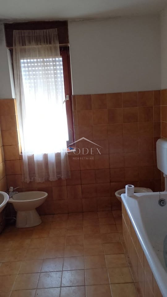 Čabar – prodaja hiše z dvoriščem