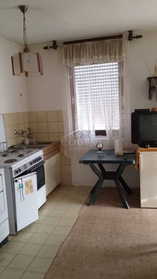 Čabar – prodaja hiše z dvoriščem