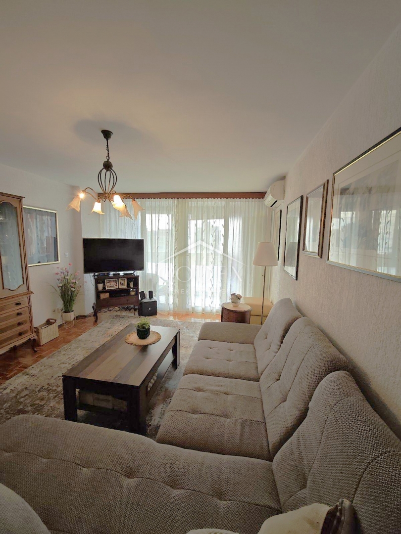 Podmurvice – prodaja prostornega stanovanja z razgledom na morje