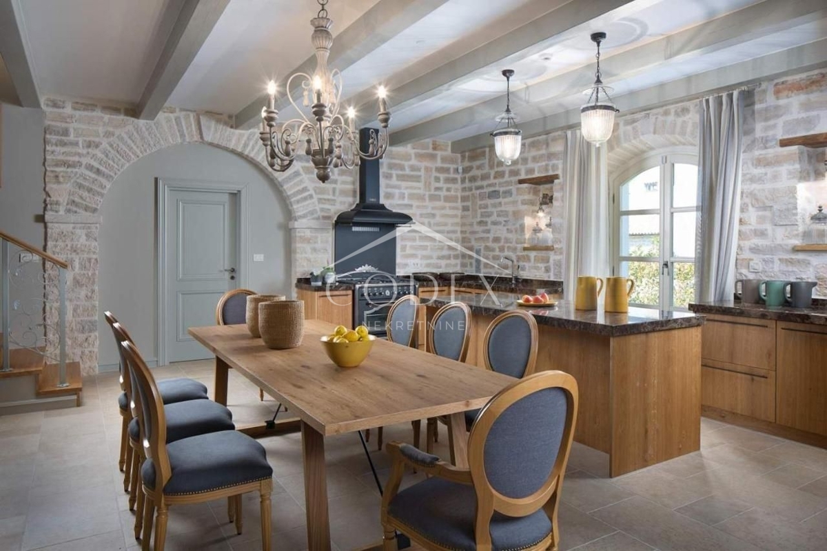 Kanfanar - Luksuzna kamena villa sa bazenom 