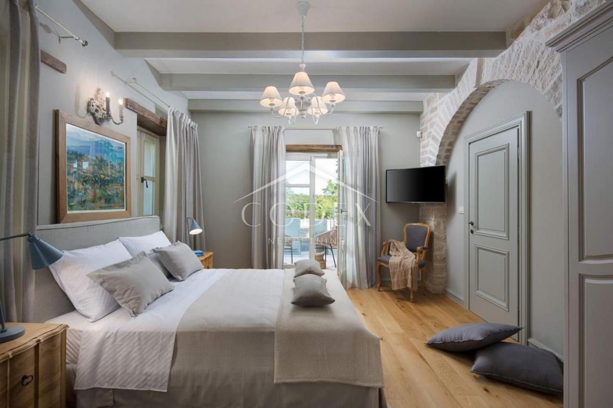 Kanfanar - Luksuzna kamena villa sa bazenom 