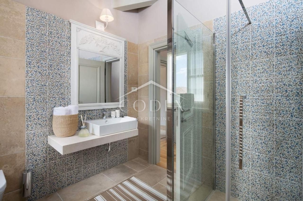 Kanfanar - Luksuzna kamena villa sa bazenom 