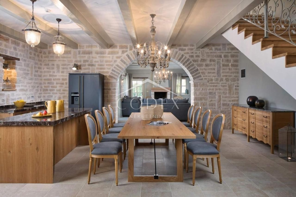 Kanfanar - Luksuzna kamena villa sa bazenom 