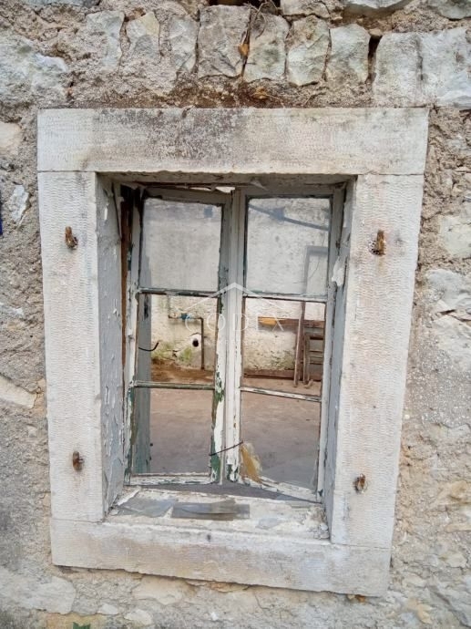 Kršan - stara kamnita hiša za obnovo