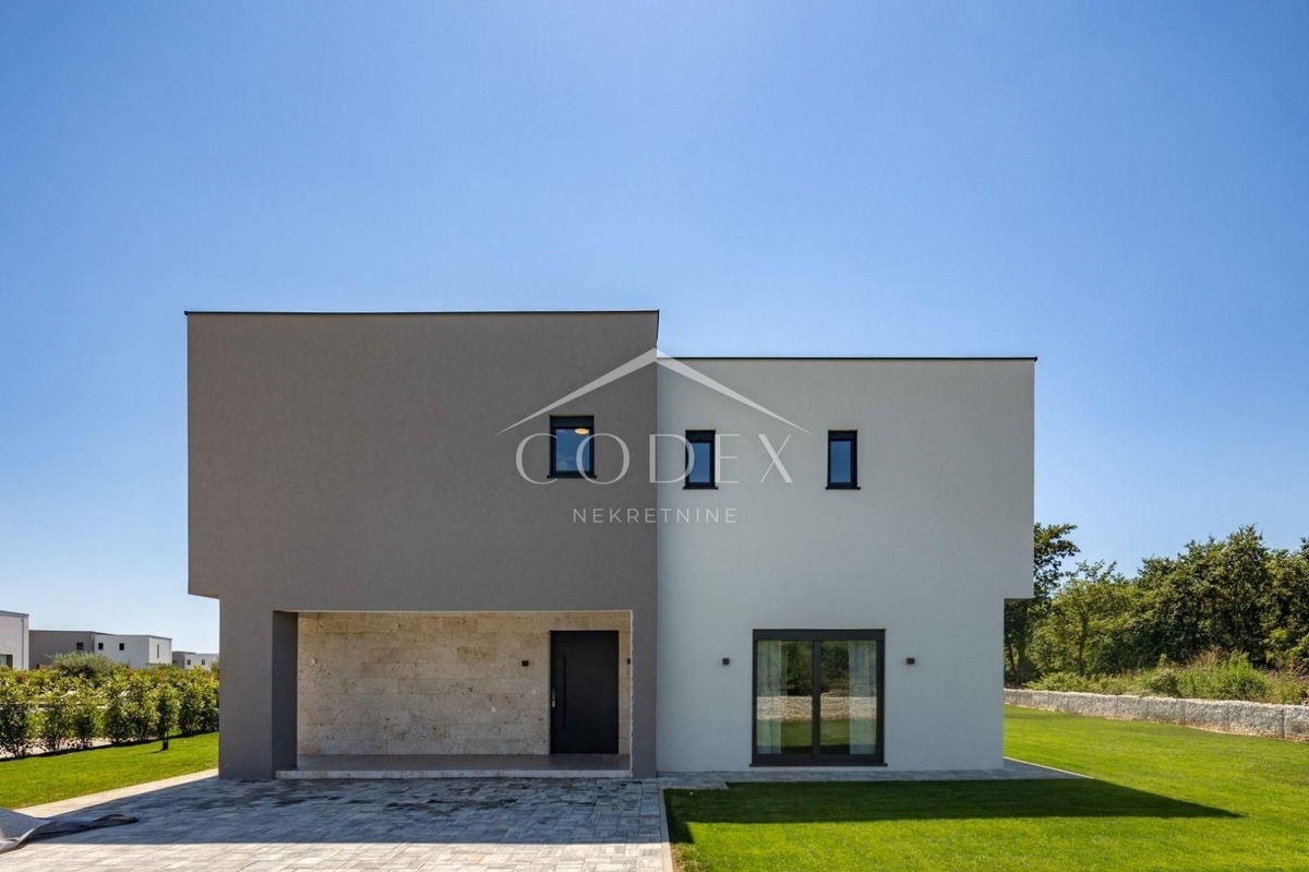 Svetvinčenat - vila moderne arhitekture z bazenom