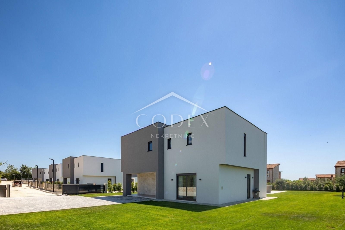 Svetvinčenat - vila moderne arhitekture z bazenom