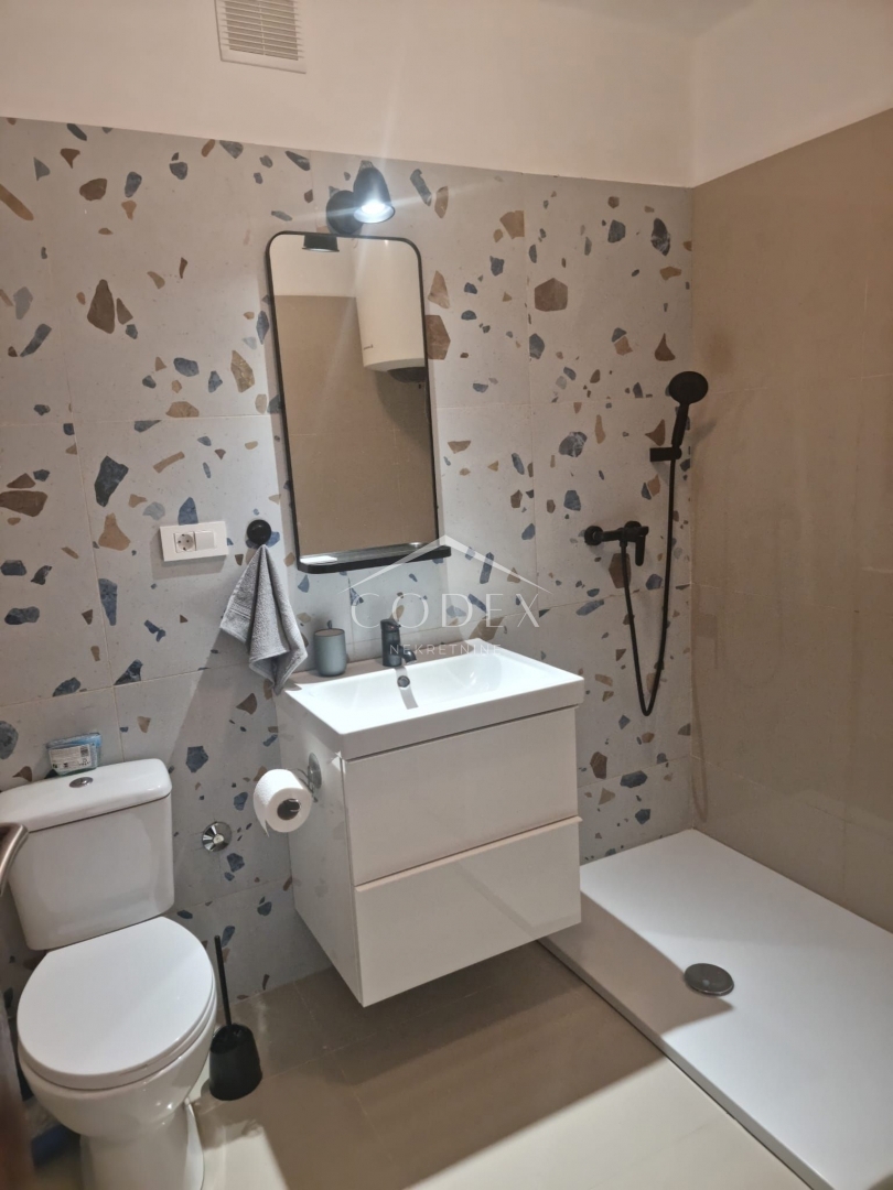 Crikvenica - na novo prenovljen apartma s čudovitim pogledom v bližini morja!