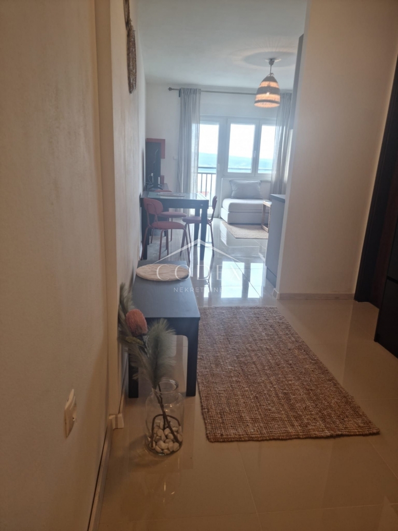Crikvenica - na novo prenovljen apartma s čudovitim pogledom v bližini morja!