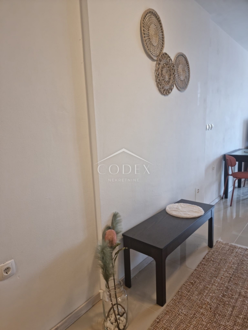 Crikvenica - na novo prenovljen apartma s čudovitim pogledom v bližini morja!