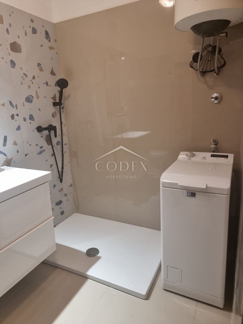 Crikvenica - na novo prenovljen apartma s čudovitim pogledom v bližini morja!