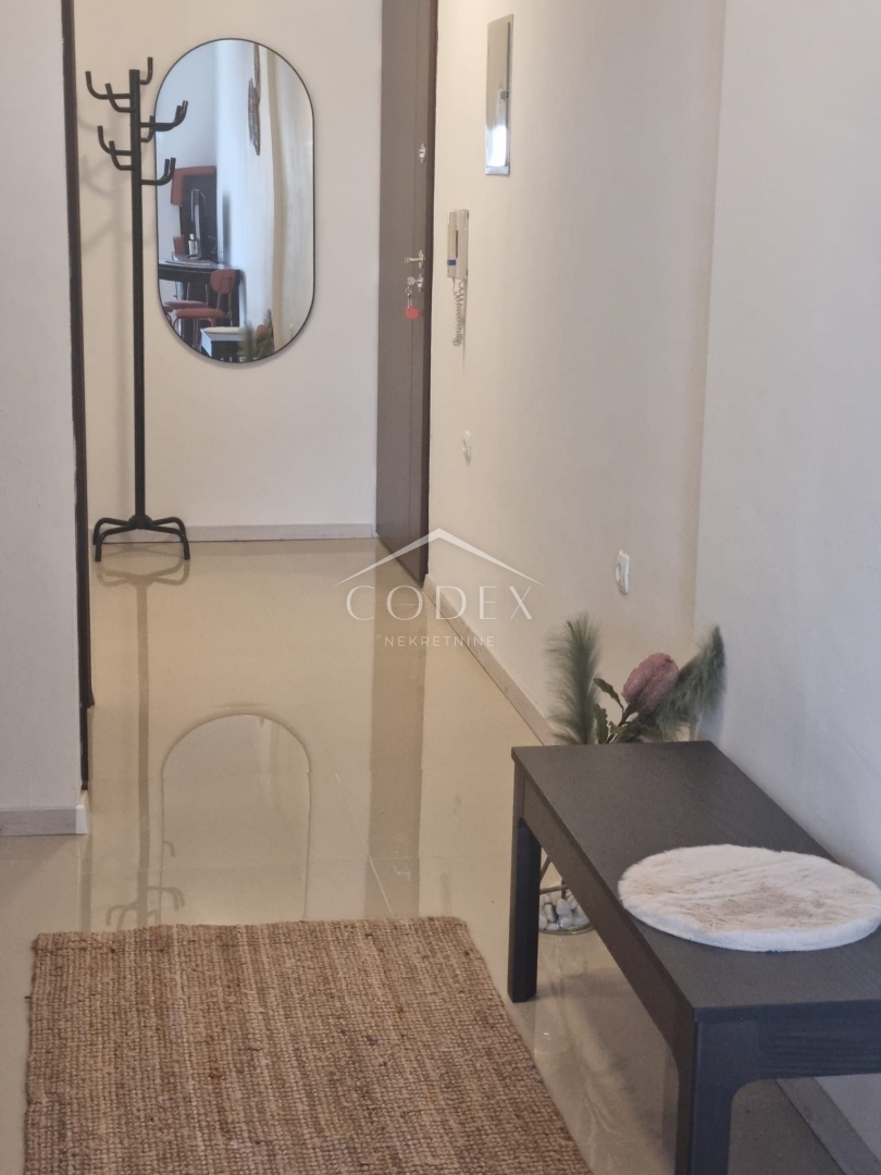 Crikvenica - na novo prenovljen apartma s čudovitim pogledom v bližini morja!