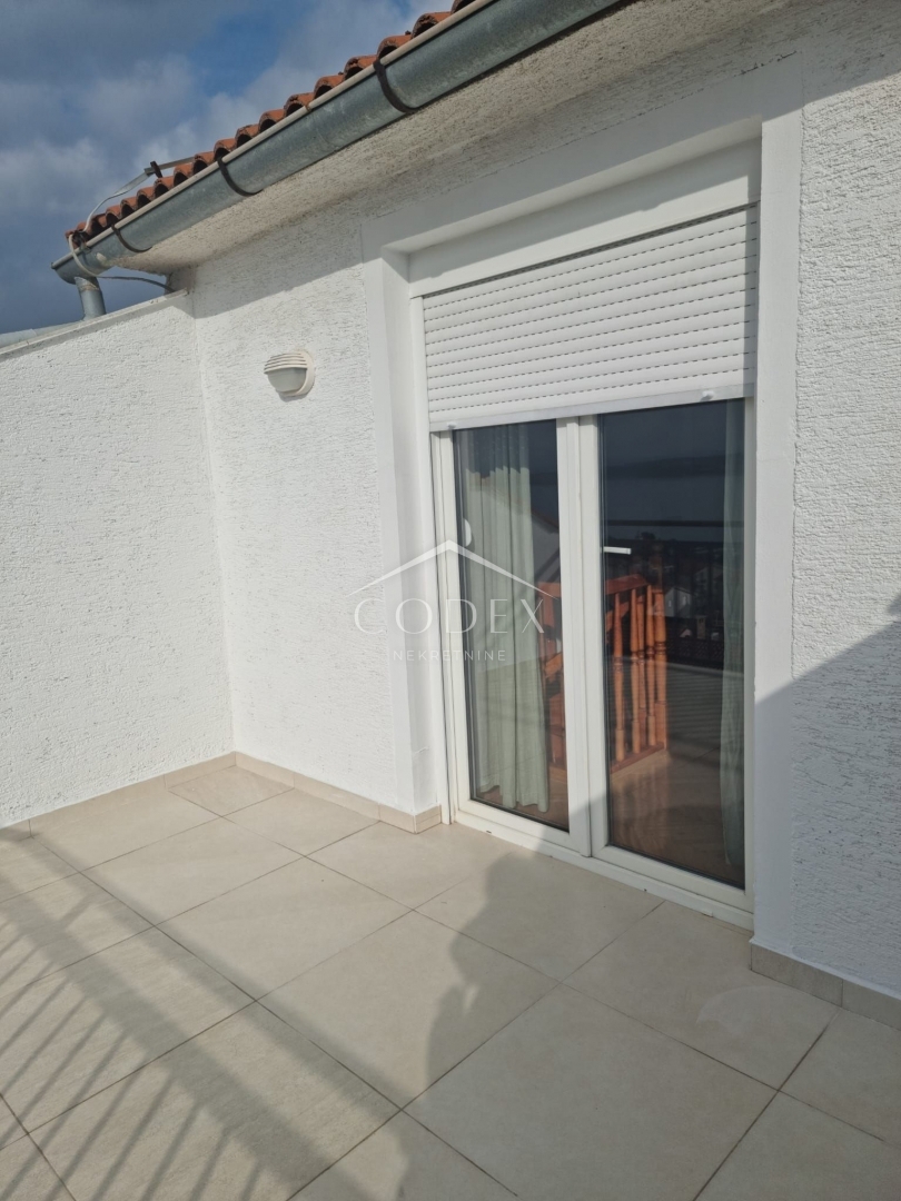 Crikvenica - na novo prenovljen apartma s čudovitim pogledom v bližini morja!