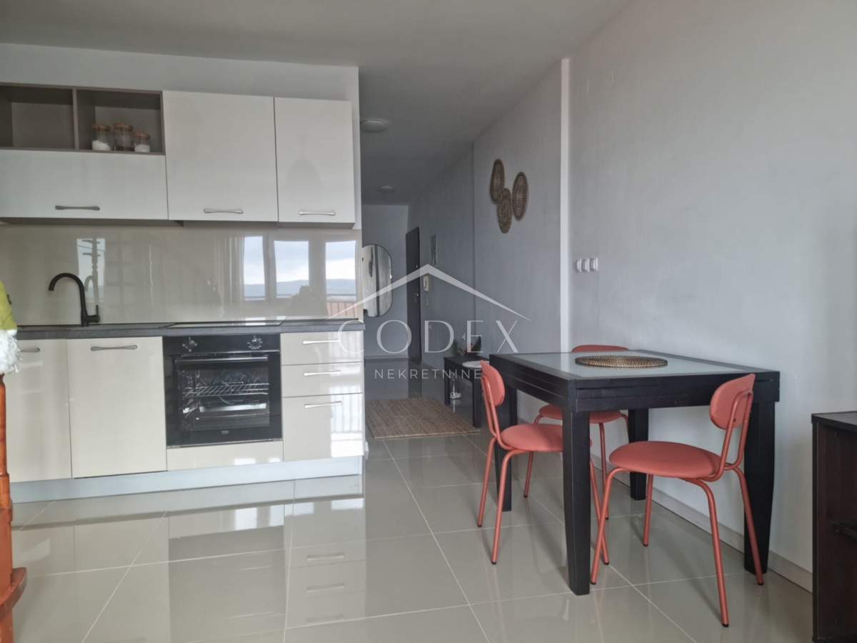 Crikvenica - na novo prenovljen apartma s čudovitim pogledom v bližini morja!