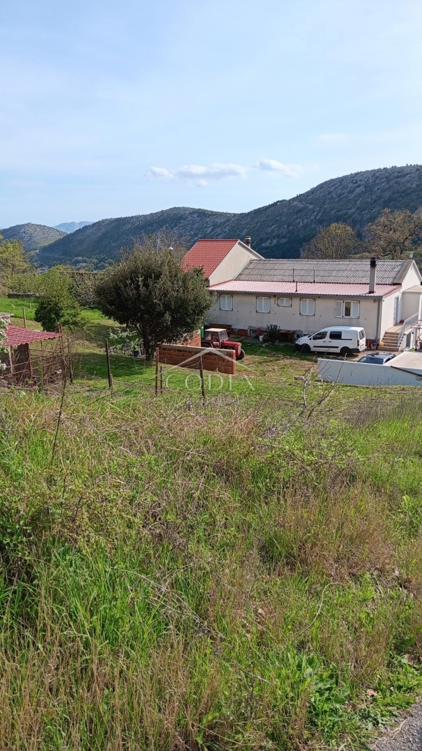 Bribir - gradbeno zemljišče za gradnjo