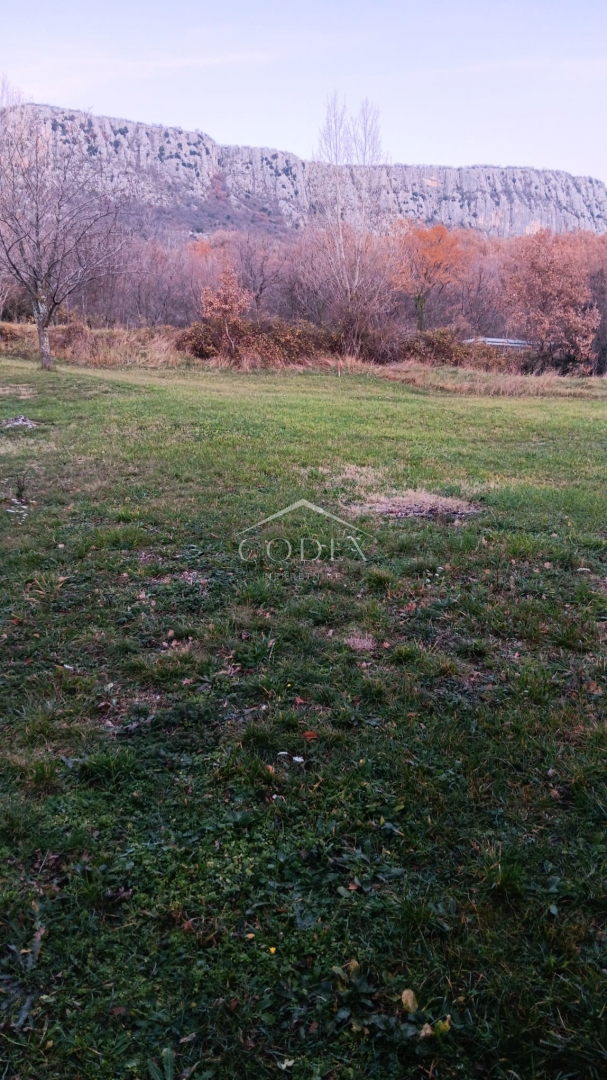 Bribir - gradbeno zemljišče za gradnjo