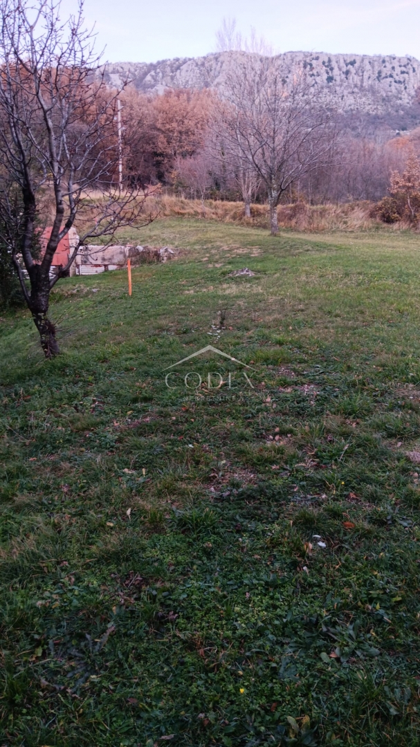 Bribir - gradbeno zemljišče za gradnjo