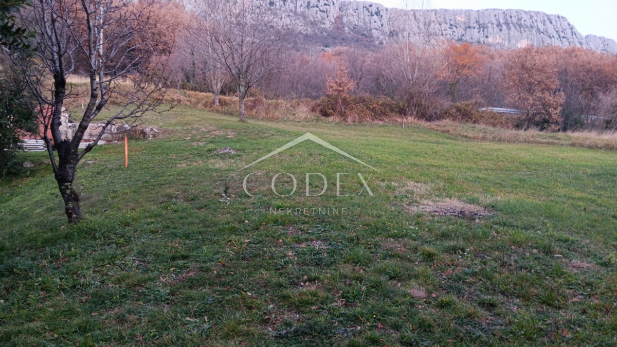 Bribir - gradbeno zemljišče za gradnjo