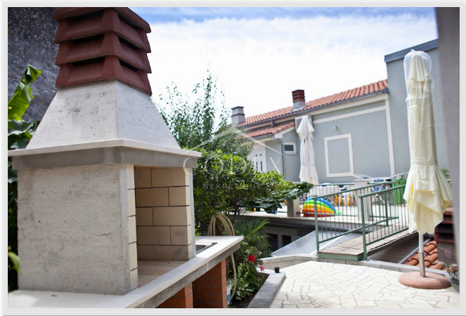 Crikvenica - prodaja na novo adaptirane hiše s 3 apartmaji