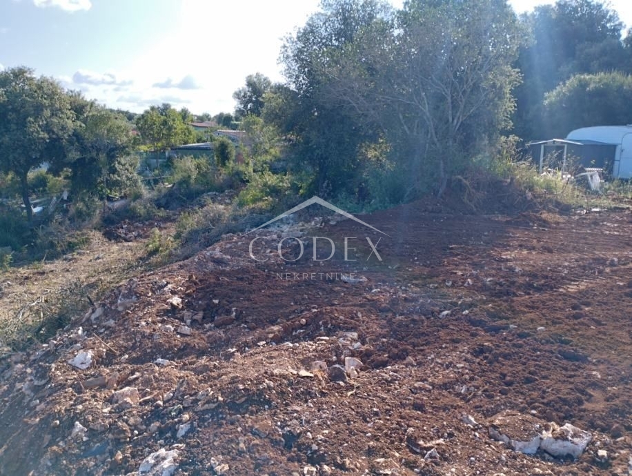 Rovinj - kmetijsko zemljišče s projektom