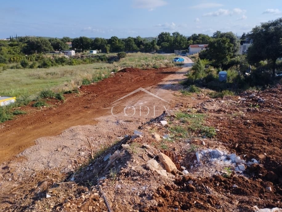 Rovinj - kmetijsko zemljišče s projektom