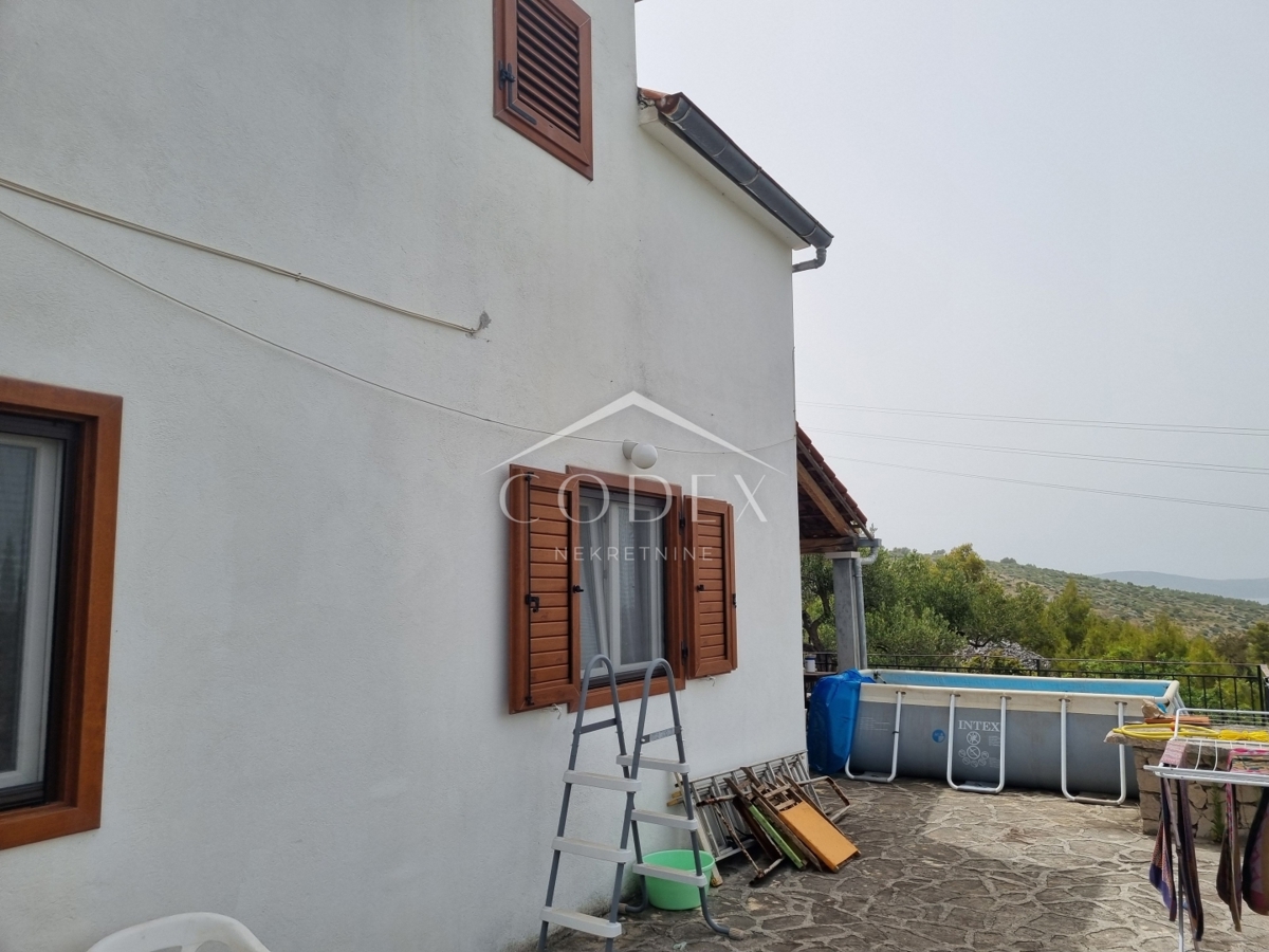 Gornje Bobovišće - prostorna hiša z očarljivim pogledom na morje