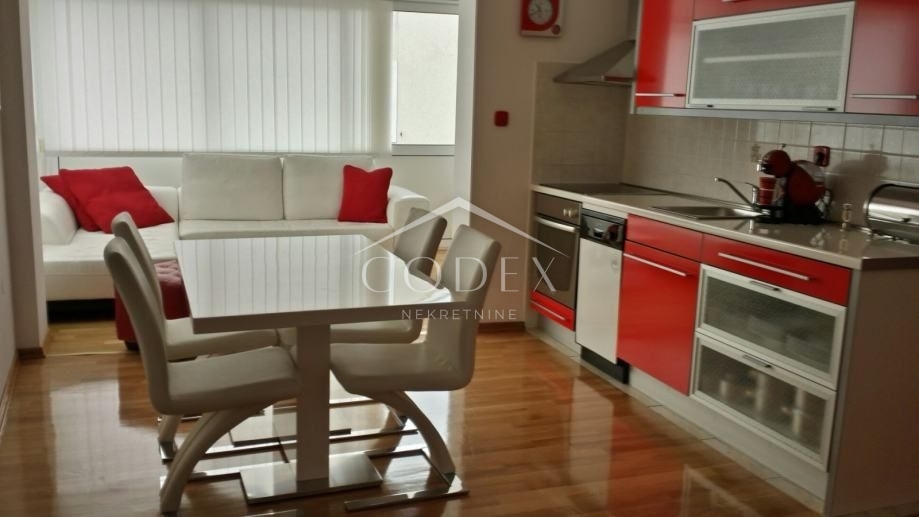 Malinska - prodamo dvoetažni apartma