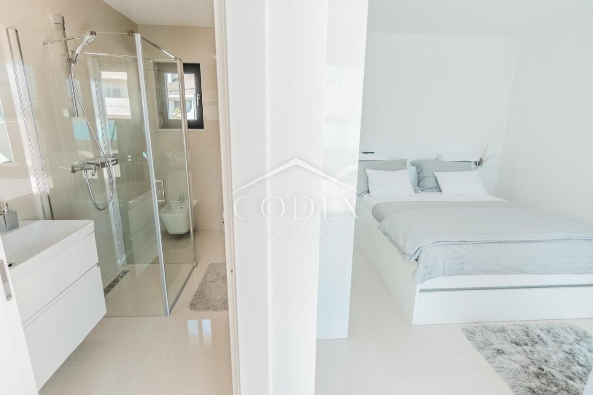 Pobri - prodaja penthousea z bazenom