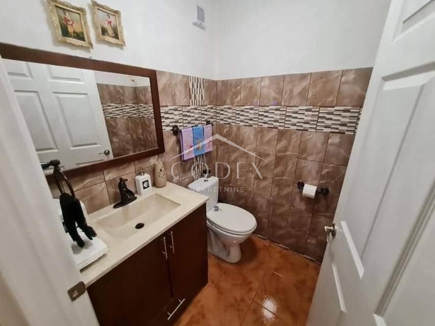 Marčana - prodaja novejše enodružinske hiše z velikim vrtom