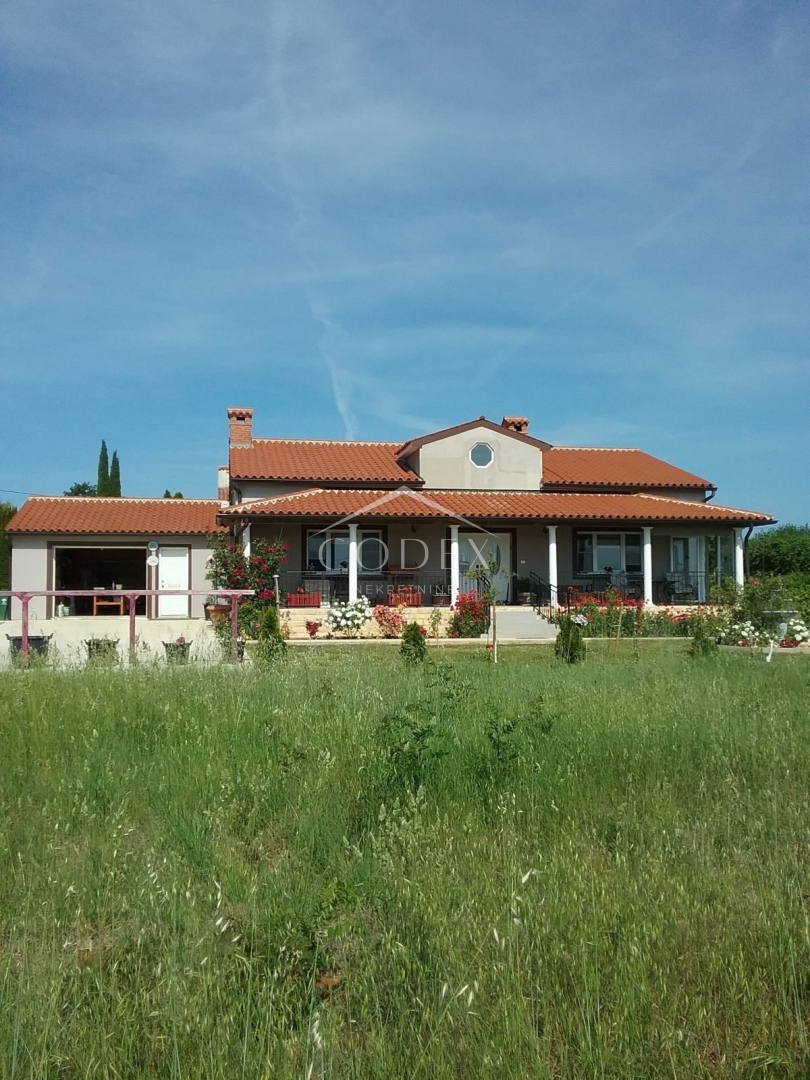 Marčana - prodaja novejše enodružinske hiše z velikim vrtom