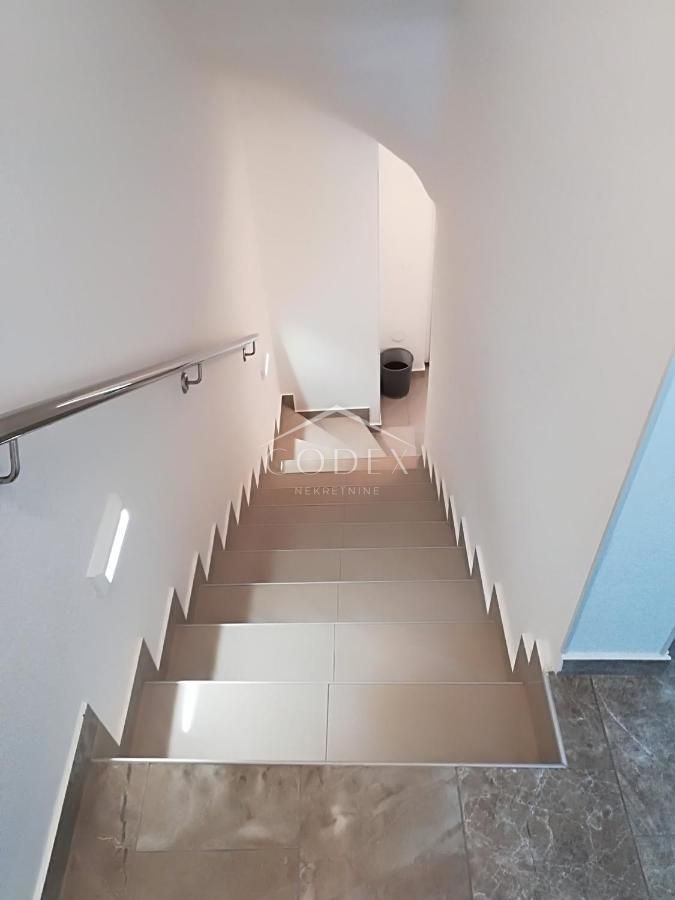 Novalja - prodaja hiše s 4 apartmaji