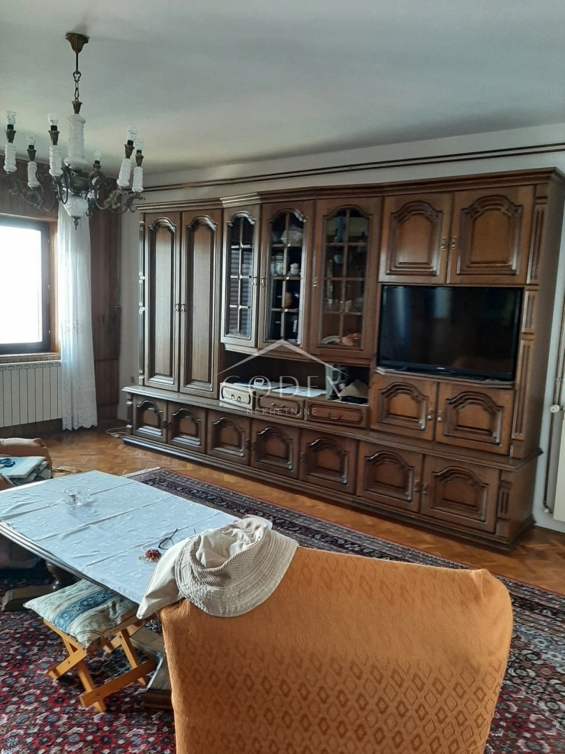 Senj - družinska hiša s pogledom na morje
