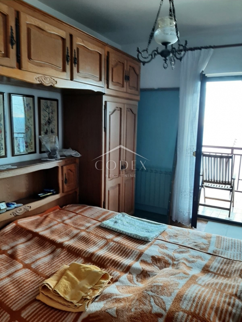 Senj - družinska hiša s pogledom na morje