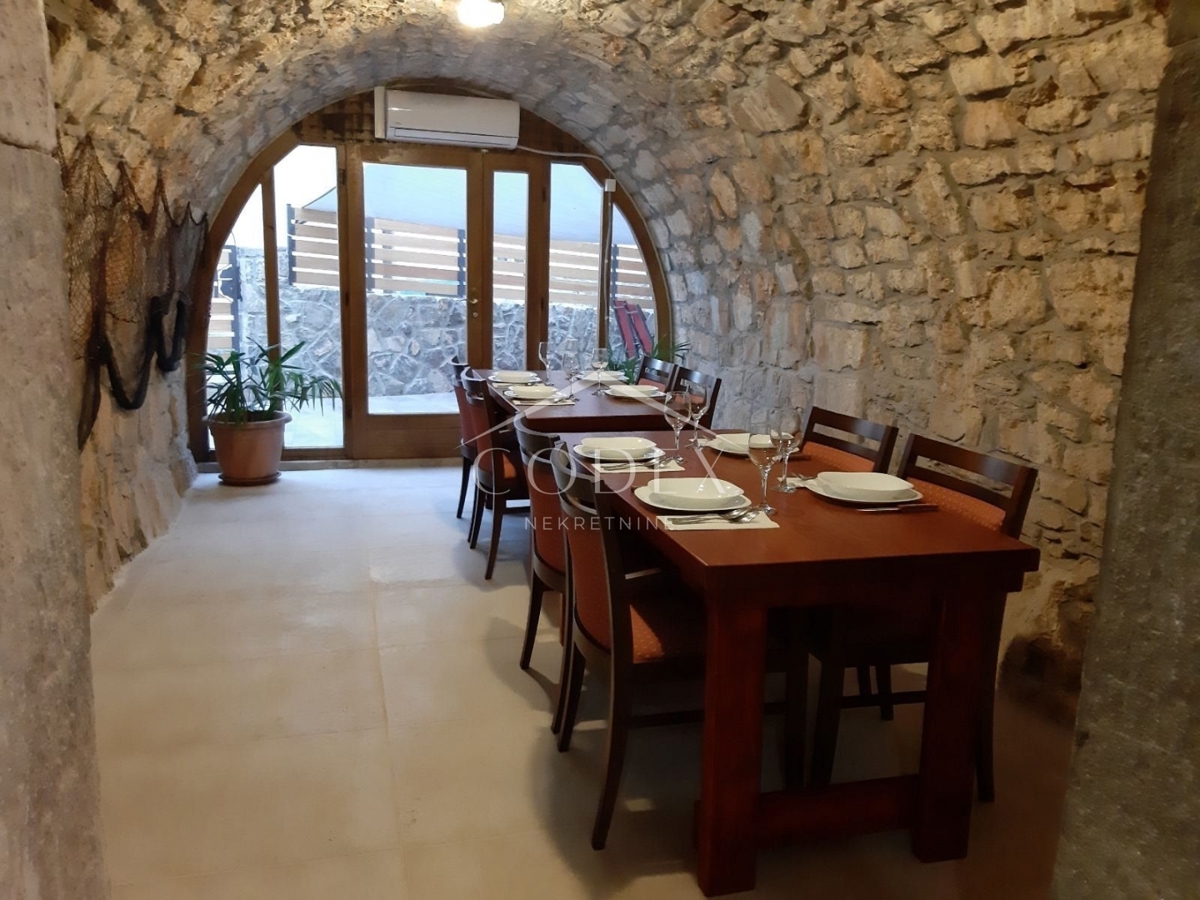 Krk, Pinezići - vila z bazenom in savno
