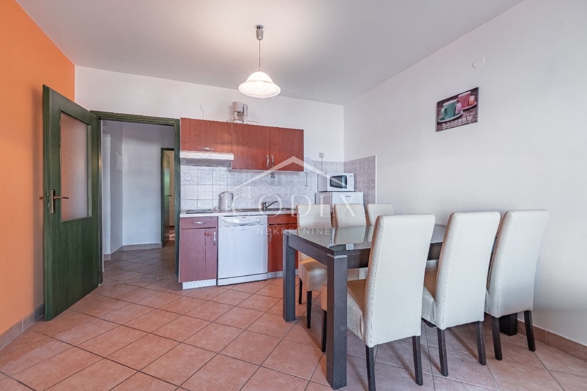 Turnić - prodaja dvosobnega apartmaja z balkonom in pogledom na morje