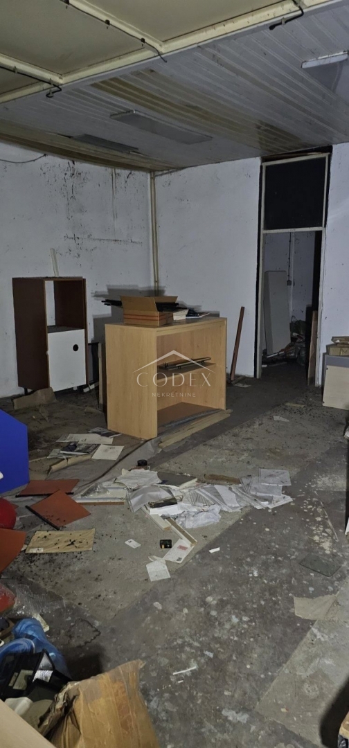 Turnić - prodaja poslovnih prostorov za adaptacijo