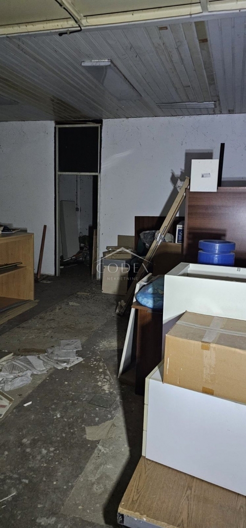 Turnić - prodaja poslovnih prostorov za adaptacijo