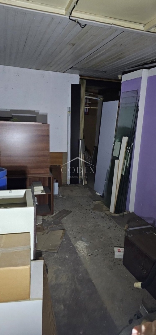 Turnić - prodaja poslovnih prostorov za adaptacijo