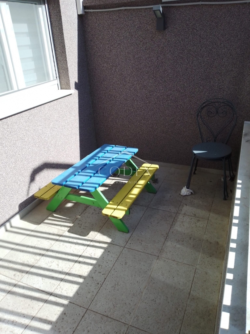 Karlovac - prodaja hiše s 3 stanovanji in čudovitim vrtom