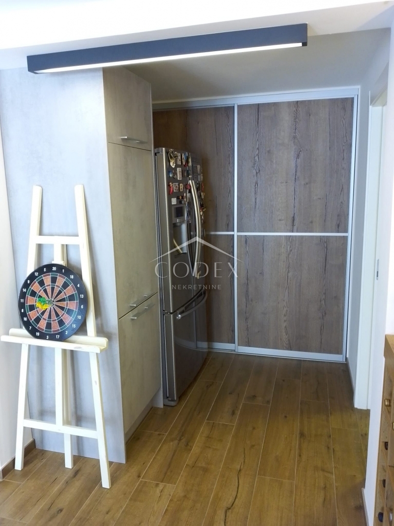 Karlovac - prodaja hiše s 3 stanovanji in čudovitim vrtom