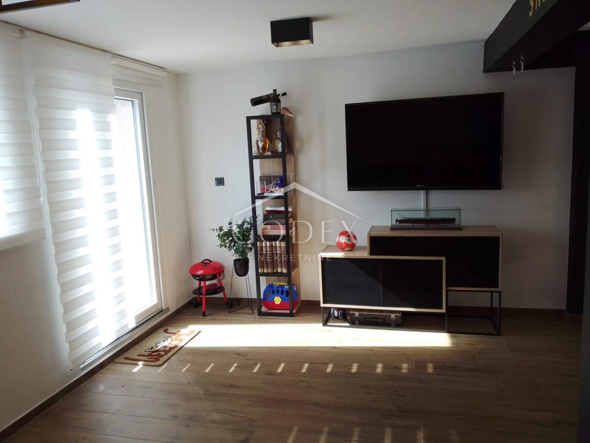 Karlovac - prodaja hiše s 3 stanovanji in čudovitim vrtom