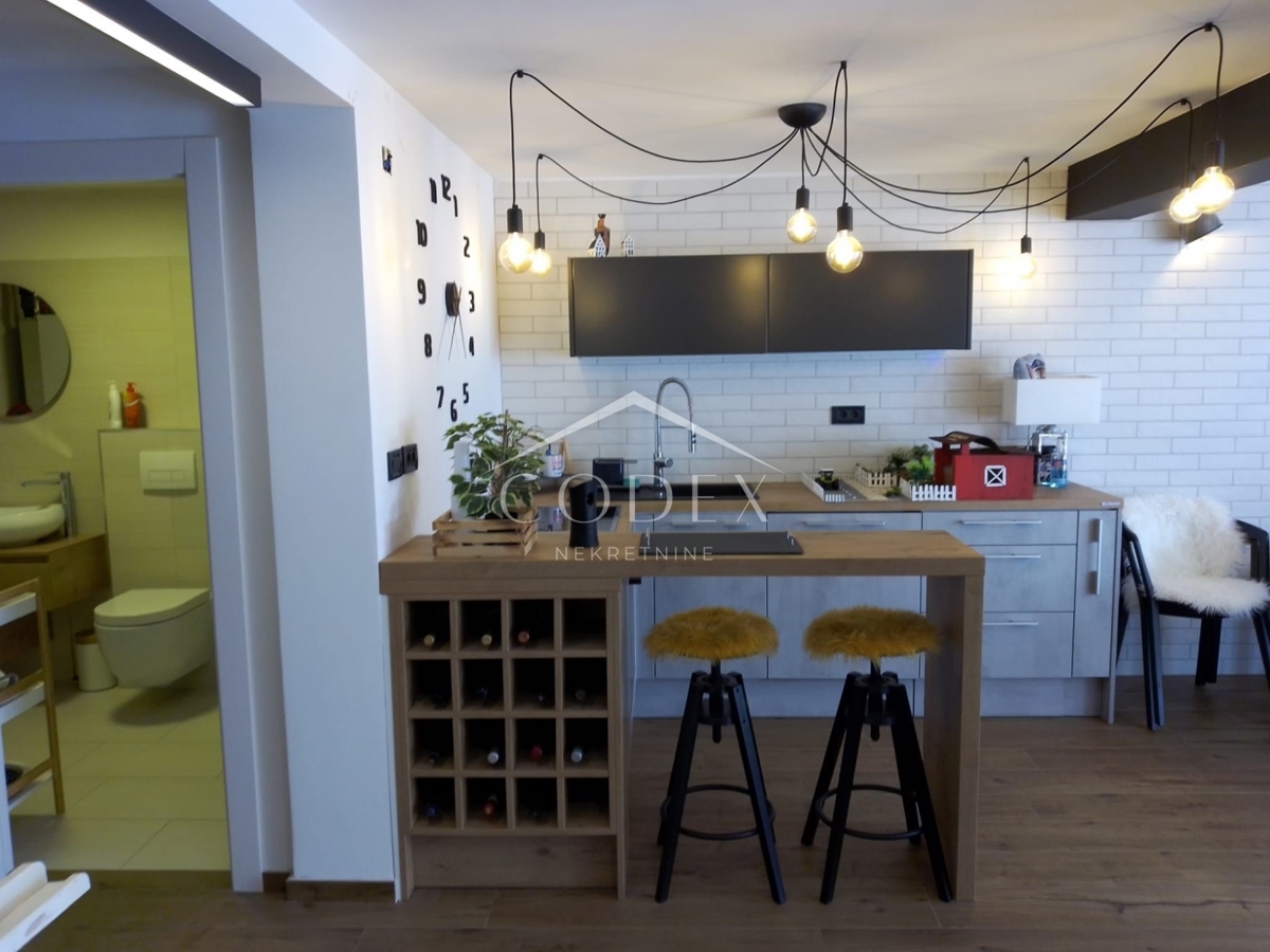 Karlovac - prodaja hiše s 3 stanovanji in čudovitim vrtom