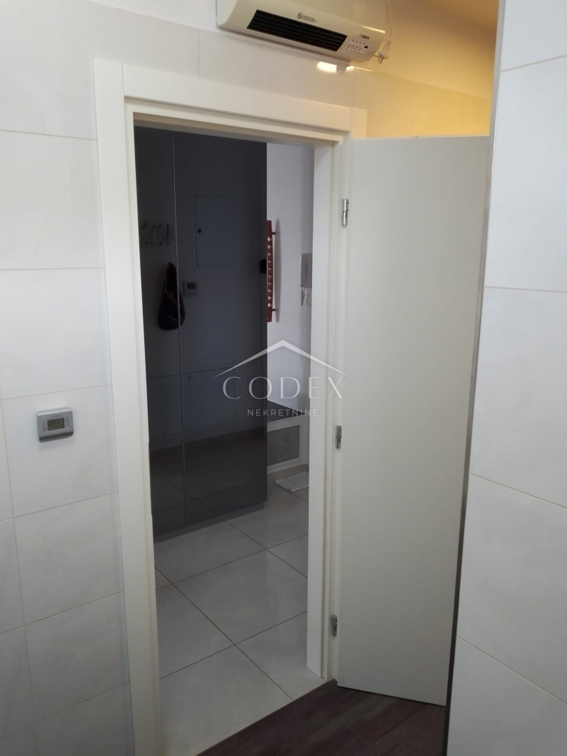 Karlovac - prodaja hiše s 3 stanovanji in čudovitim vrtom