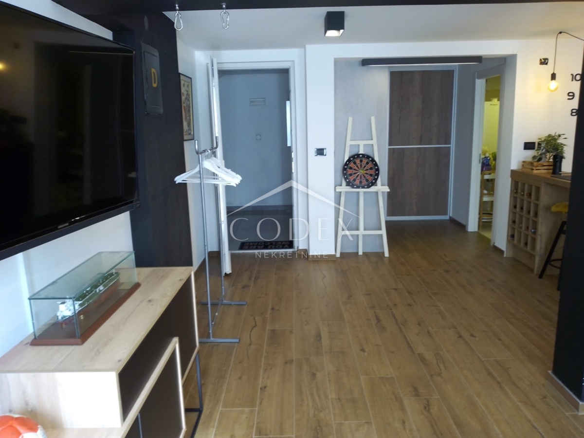 Karlovac - prodaja hiše s 3 stanovanji in čudovitim vrtom