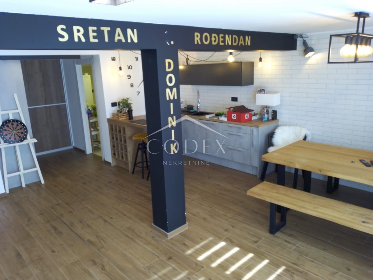 Karlovac - prodaja hiše s 3 stanovanji in čudovitim vrtom