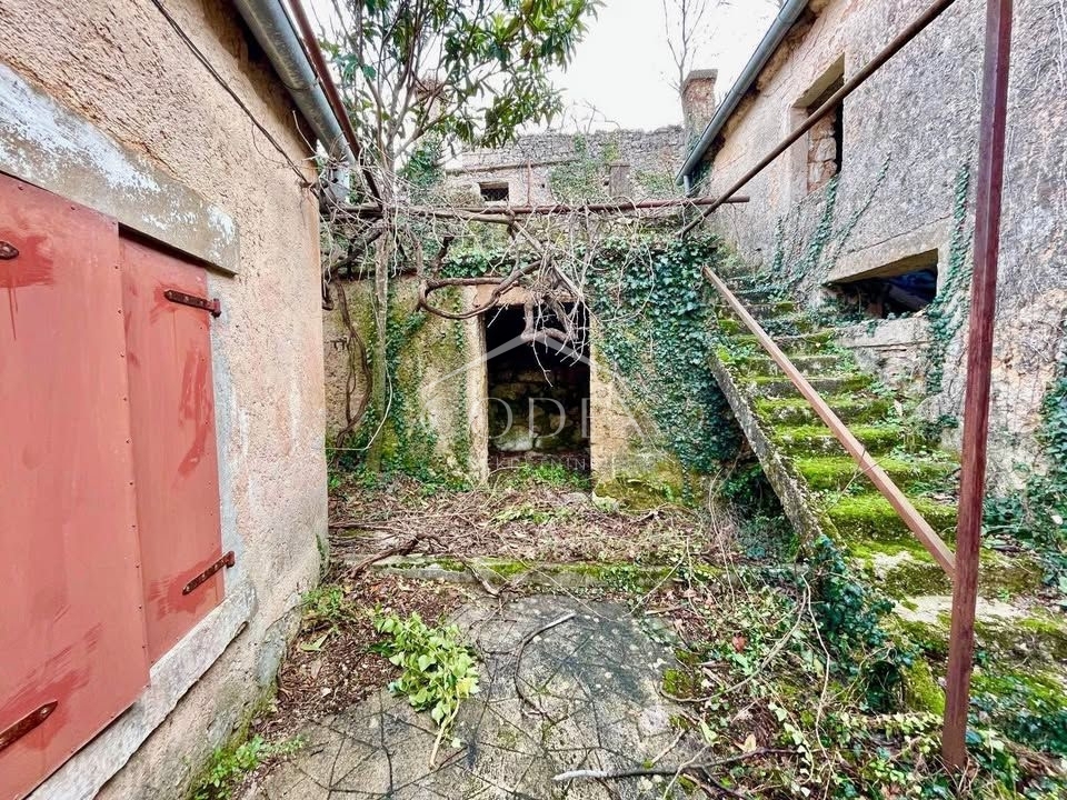 Grižane - prodaja starinske nepremičnine za prilagoditev