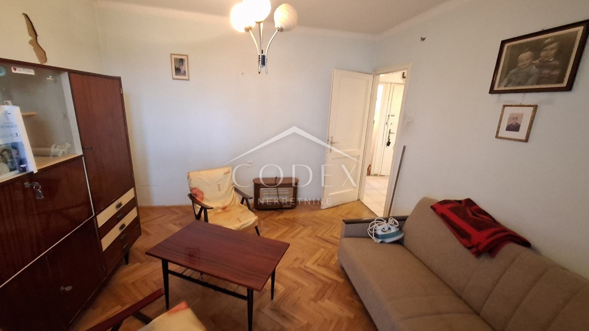 Krimeja – prodaja dvosobnega stanovanja na odlični lokaciji