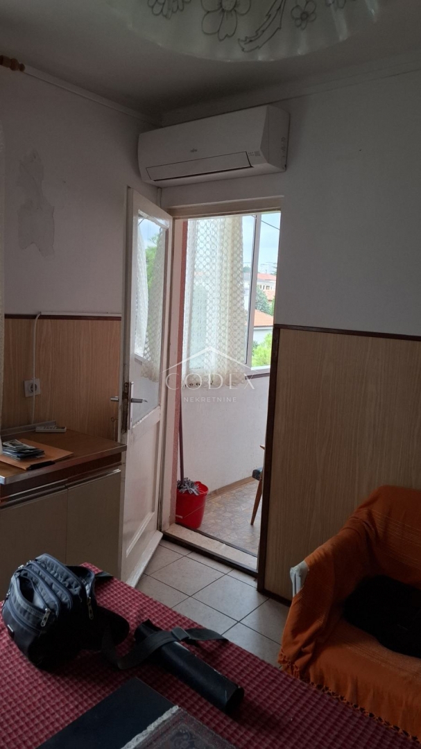 Krimeja – prodaja dvosobnega stanovanja na odlični lokaciji
