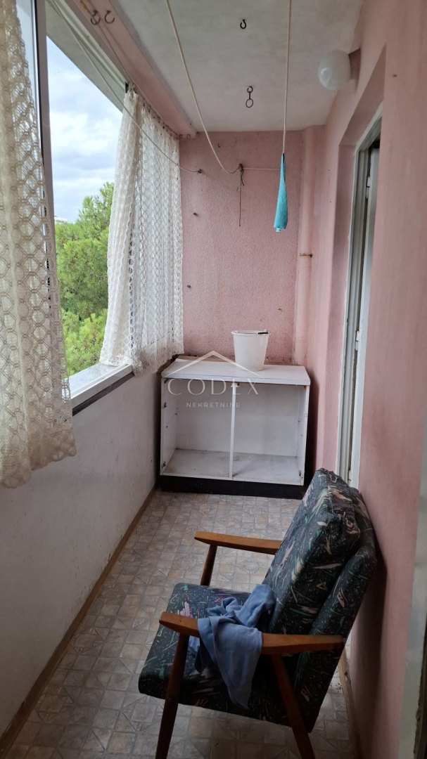 Krimeja – prodaja dvosobnega stanovanja na odlični lokaciji