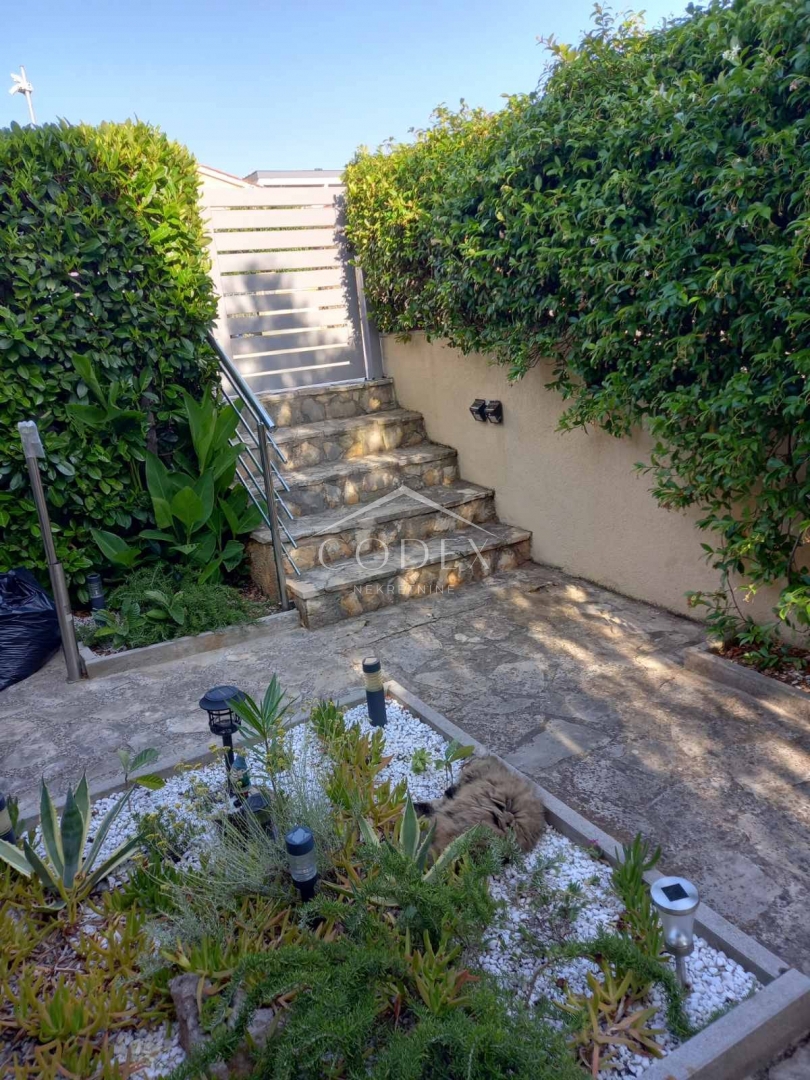 Banjole, Volme – enosobno stanovanje naprodaj s parkiriščem