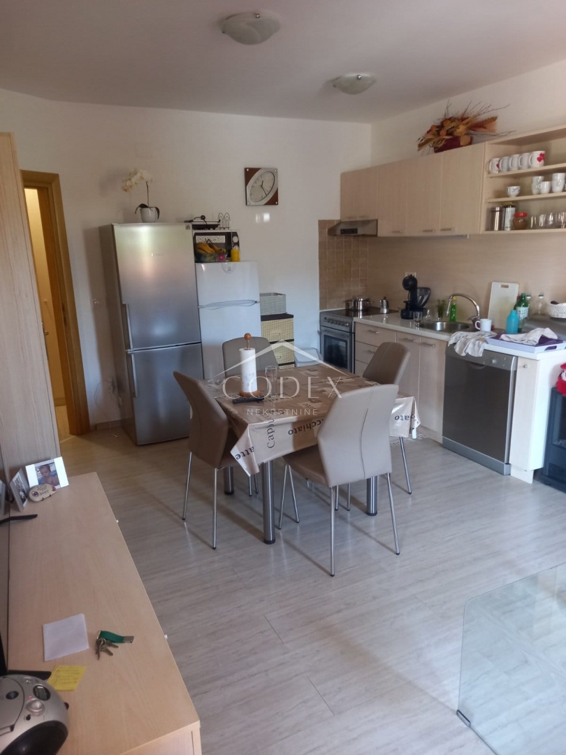 Banjole, Volme – enosobno stanovanje naprodaj s parkiriščem